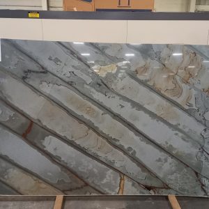 ILLUSION BLUE POLISHED QUARTZITE LOT 4077